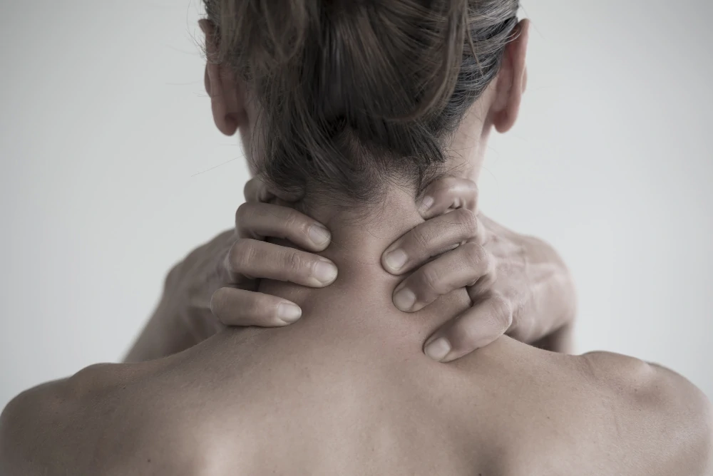 Cervicobraquialgia: qué es, por qué aparece y cómo recuperarse